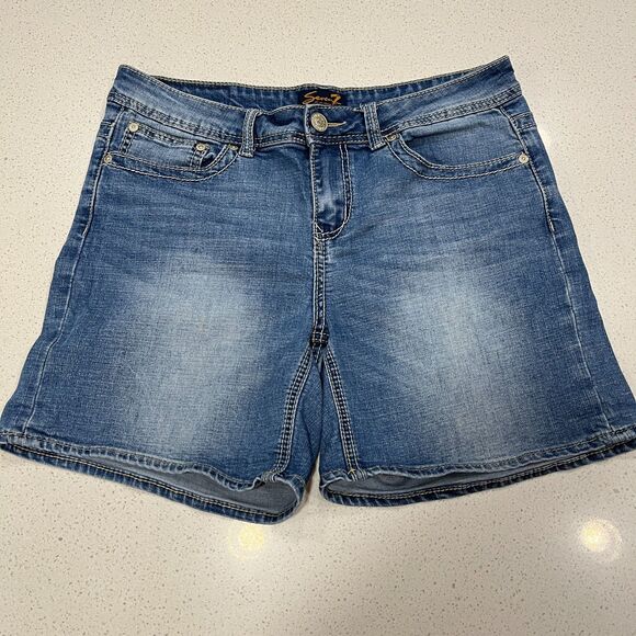 Seven7 Women's Shorts with Embroidered Pockets Size 12 - Picture 4 of 10